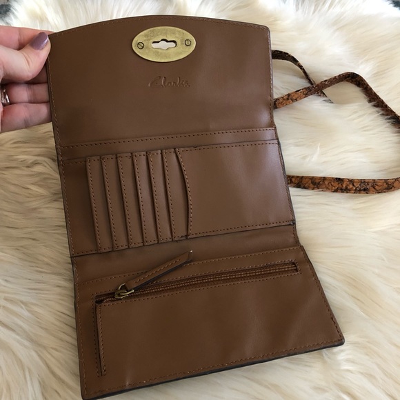 Clarks snake print leather wallet crossbody with adjustable removable strap - Picture 4 of 12
